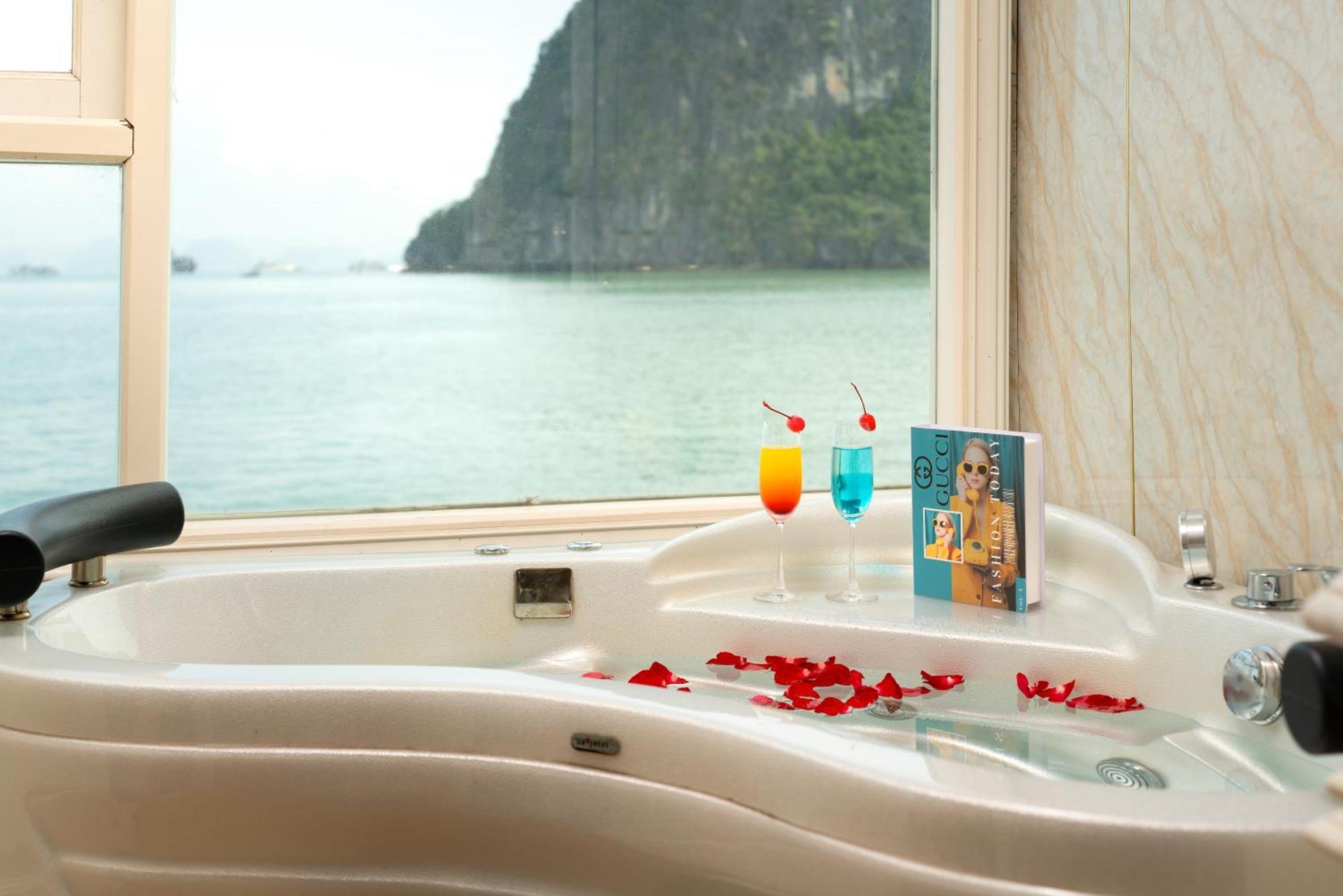 Halong Aquamarine Royal Cruise Hotel Ha Long Exterior foto