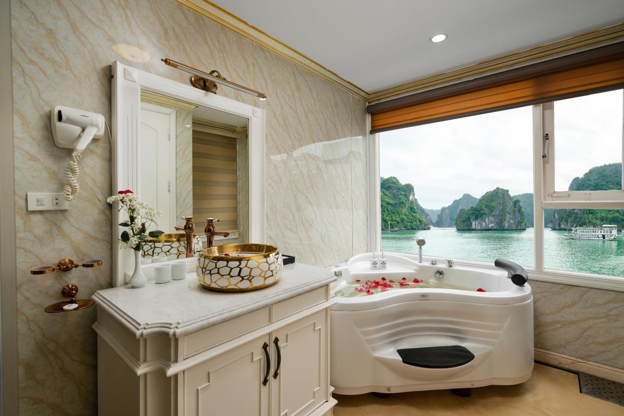 Halong Aquamarine Royal Cruise Hotel Ha Long Exterior foto